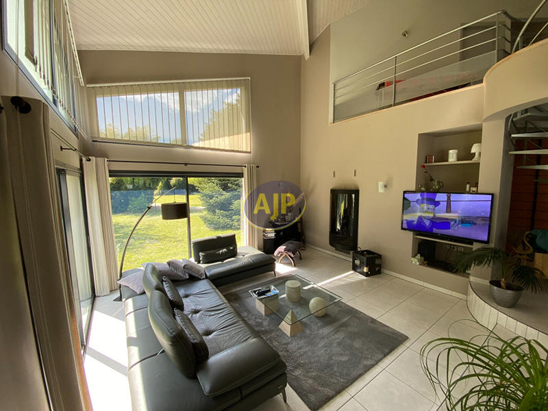 Maison d'architecte - 300 m² - 8 pièces