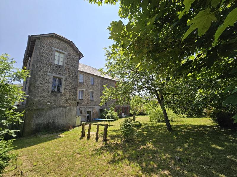 Maison en pierre - 440 m² - 22 pièces