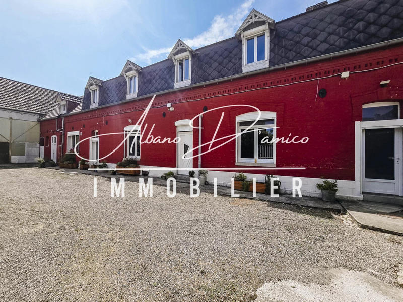 Maison - 182 m² - 9 pièces