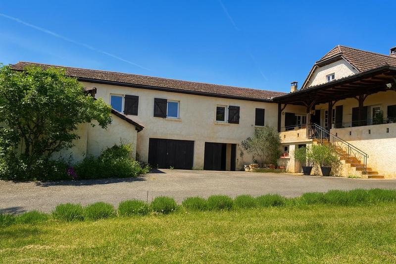 Maison - 220 m² - 9 pièces