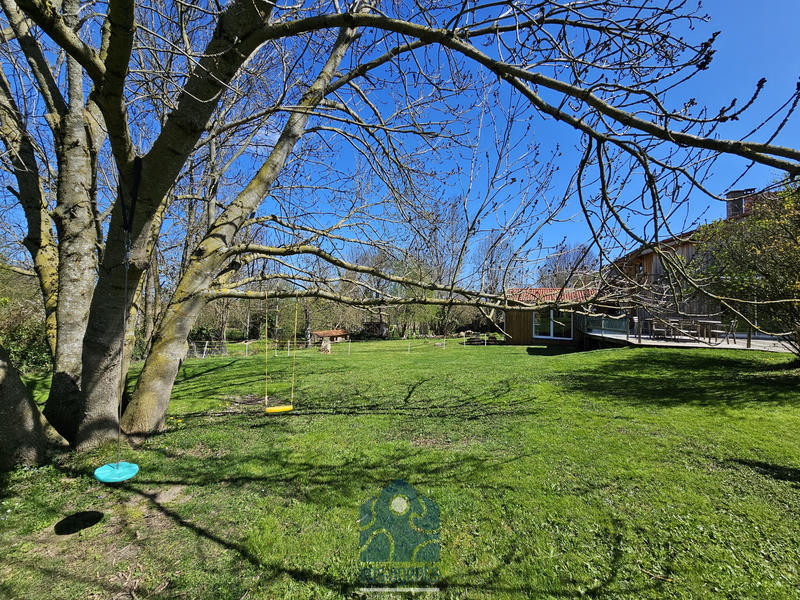 Villa - 258 m² - 8 pièces