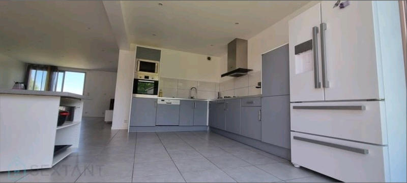 Maison - 213 m² - 9 pièces