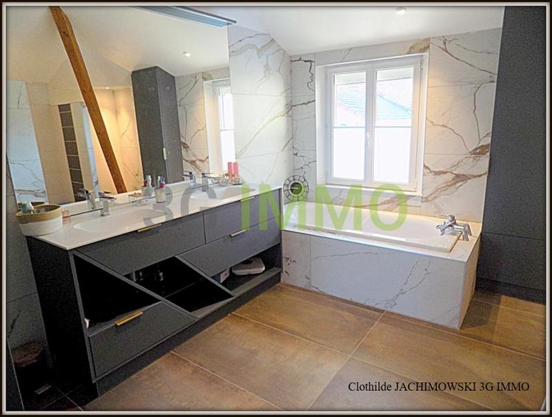 Maison - 212 m² - 10 pièces