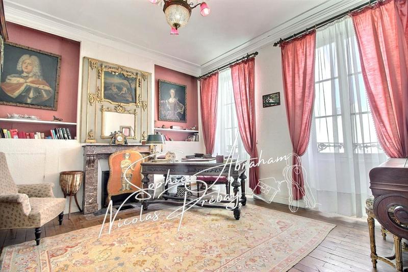 Maison - 200 m² - 7 pièces