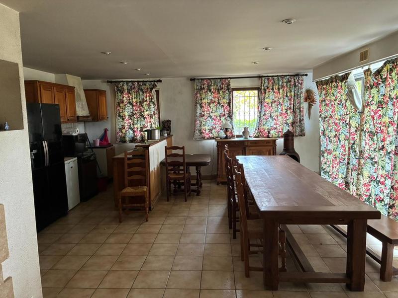 Maison - 210 m² - 10 pièces