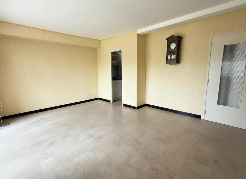 Maison - 180 m² - 8 pièces