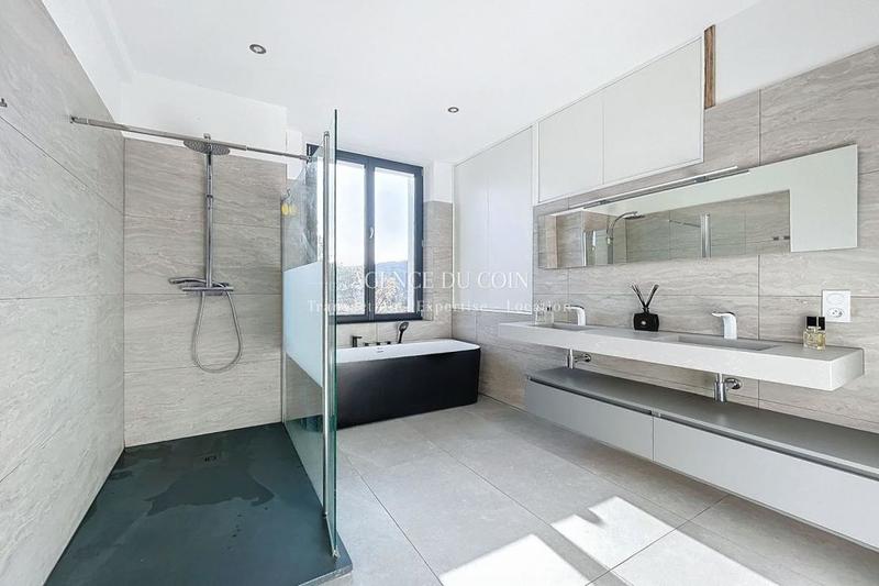 Villa - 324 m² - 6 pièces