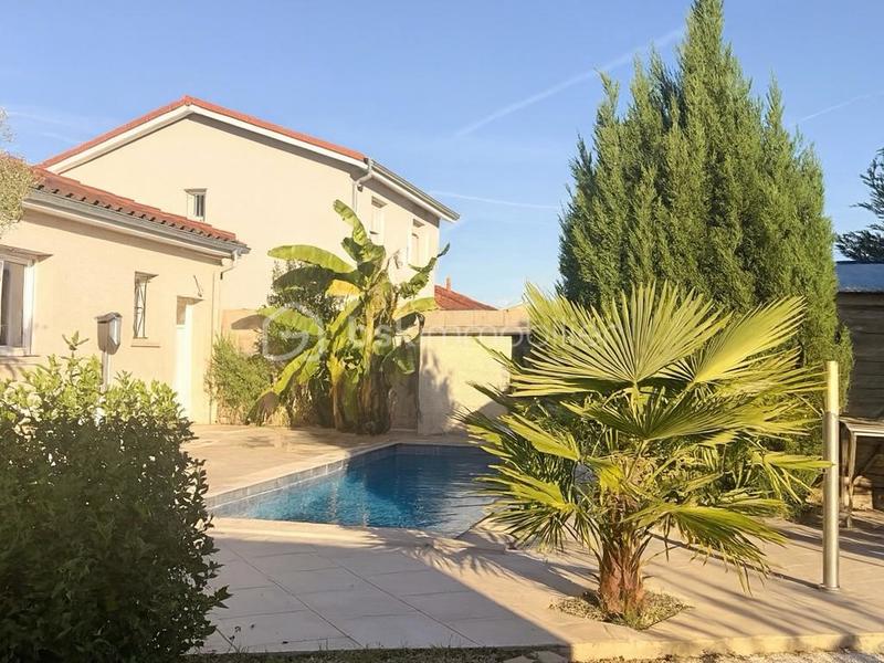 Maison - 104 m² - 5 pièces