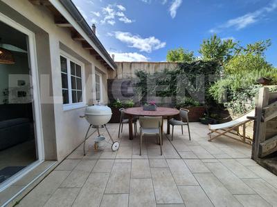 Maison - 234 m² - 8 pièces