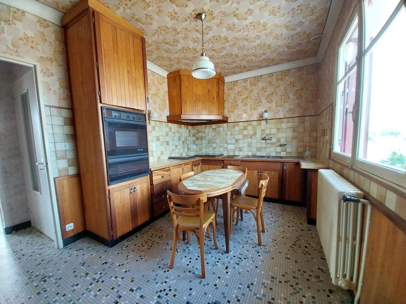 Maison - 180 m² - 8 pièces