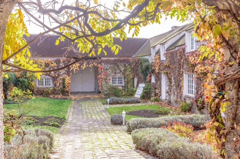 Maison - 353 m² - 9 pièces