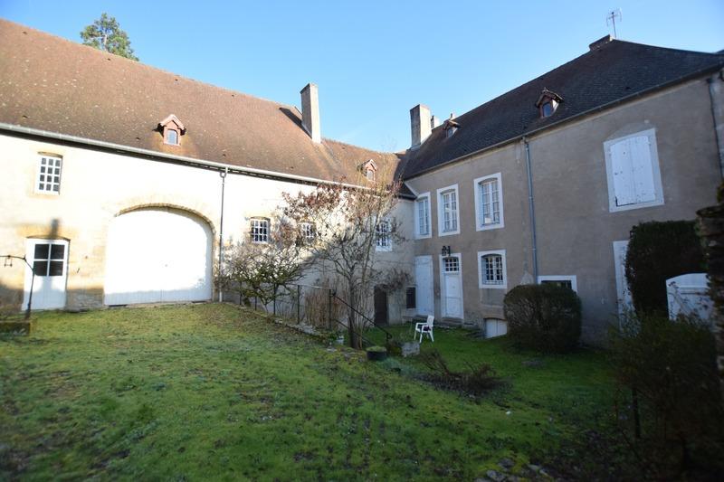 Propriété - 252 m² - 10 pièces