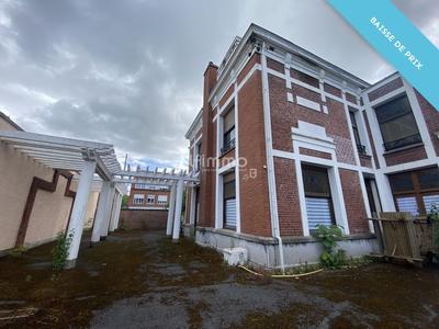 Maison - 239 m² - 12 pièces