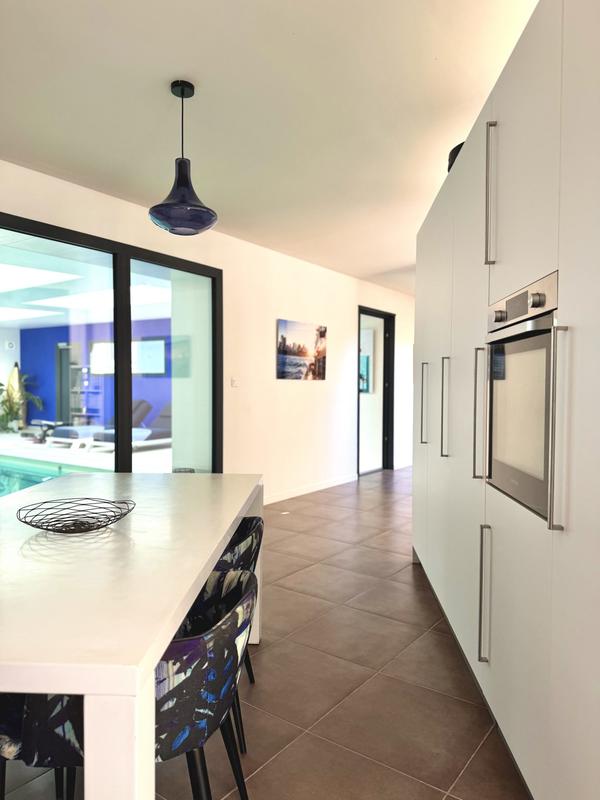 Villa - 203 m² - 9 pièces