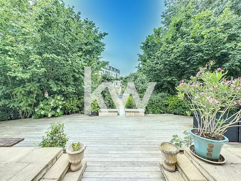 Maison - 213 m² - 8 pièces