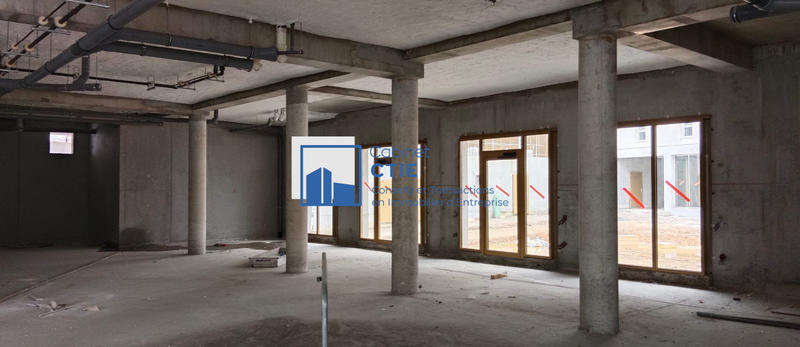 Local commercial - 330 m²