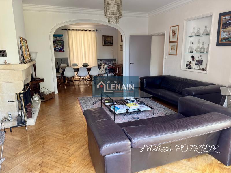 Maison - 241 m² - 9 pièces