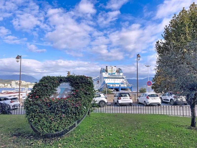 Local d'activité / Entrepôt - 91 m²