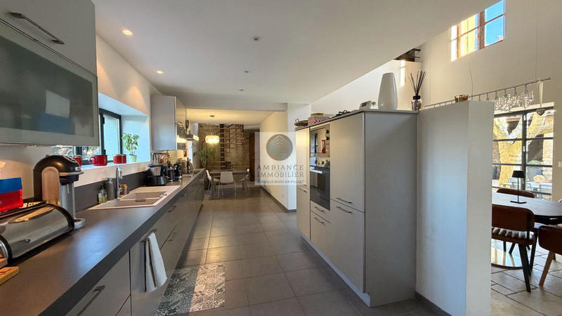 Maison - 280 m² - 9 pièces