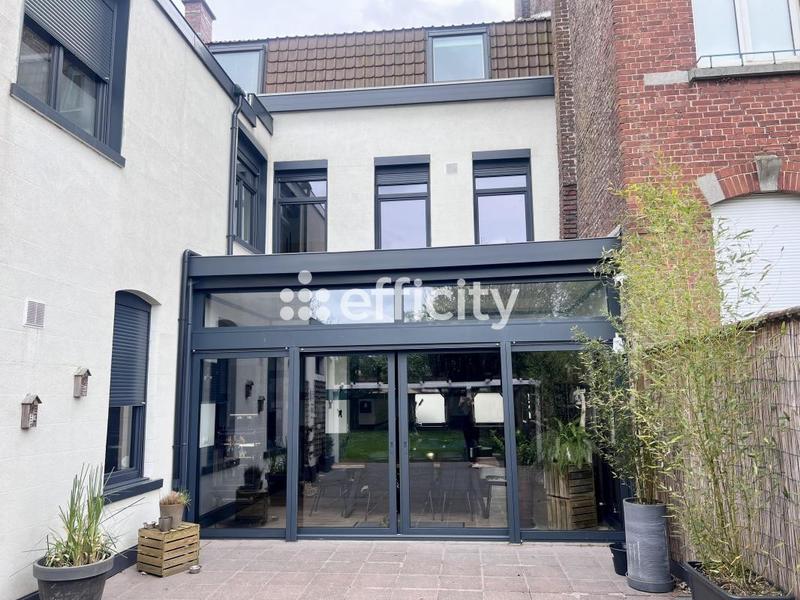 Maison - 247 m² - 10 pièces