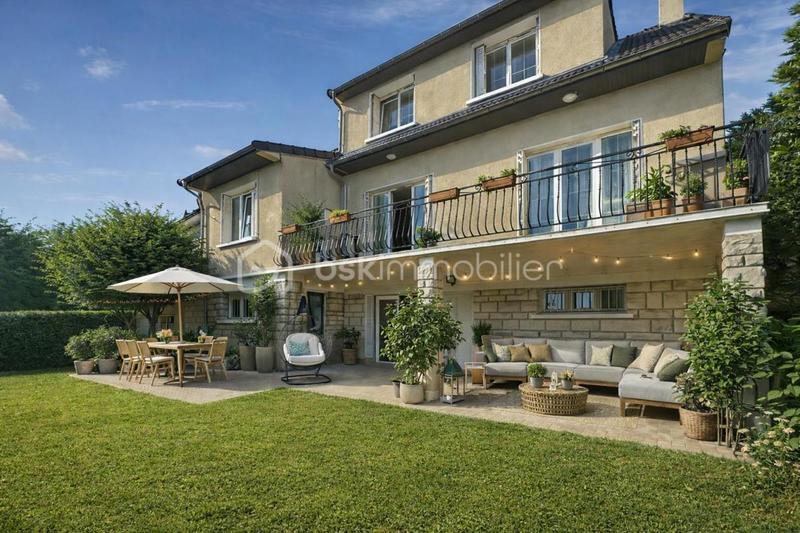 Maison - 219 m² - 8 pièces