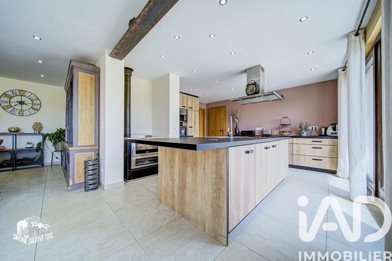 Maison - 250 m² - 7 pièces