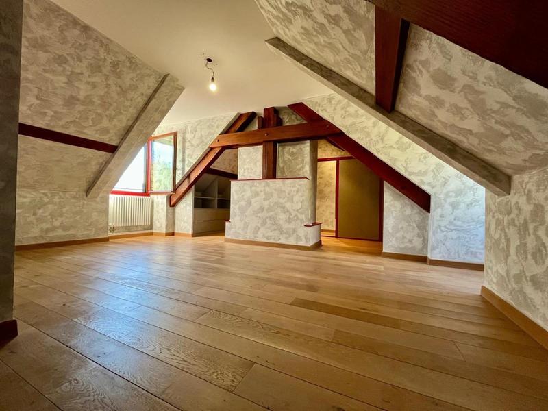 Maison - 185 m² - 8 pièces