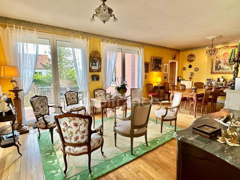 Maison - 210 m² - 8 pièces