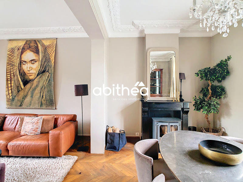 Maison - 330 m² - 11 pièces