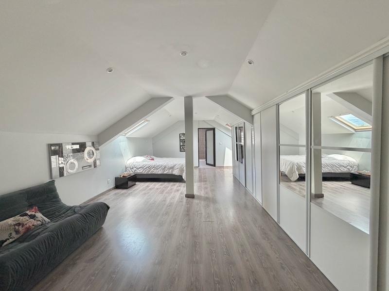 Maison - 255 m² - 8 pièces