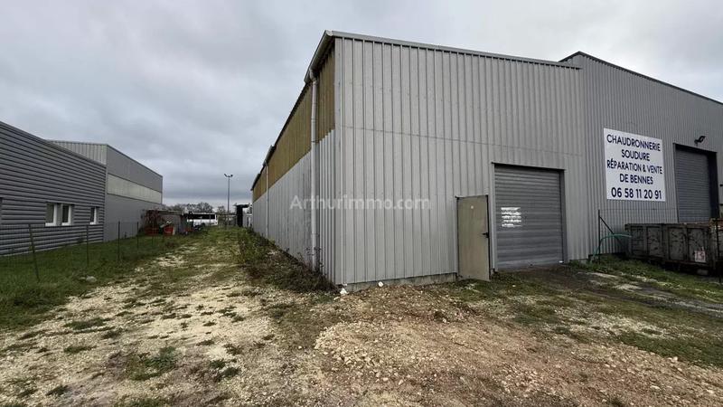 Bureau - 176 m² - 1 pièce