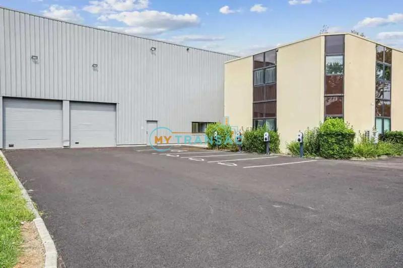 Entrepôt - 4 542 m²