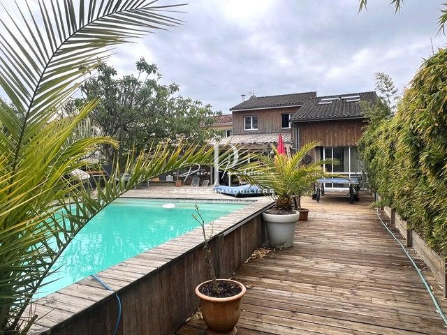 Maison - 183 m² - 7 pièces