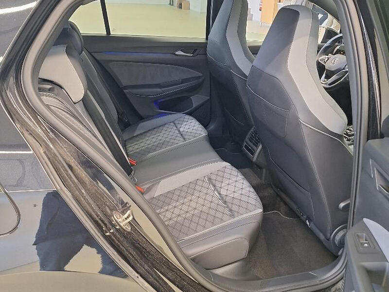 Volkswagen Golf VIII 1.5 Etsi Act R-Line