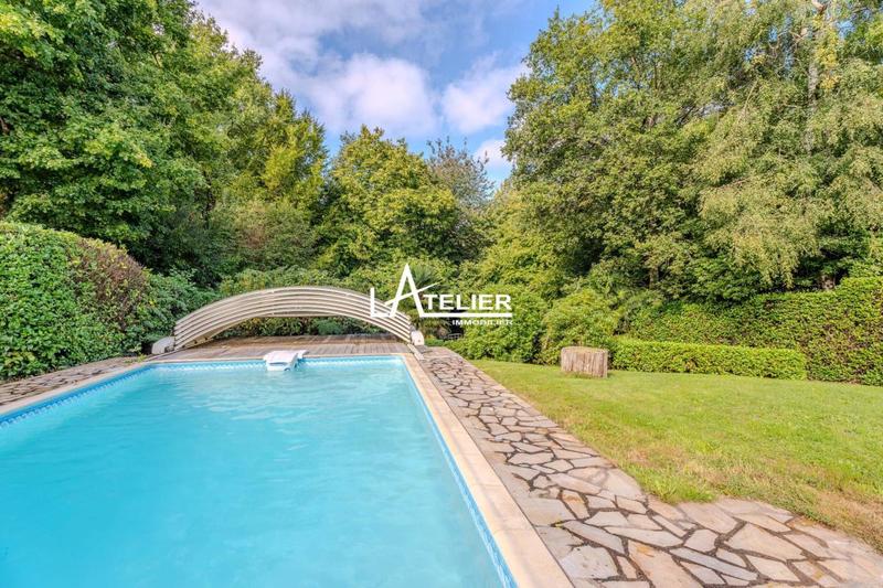 Maison - 230 m² - 11 pièces