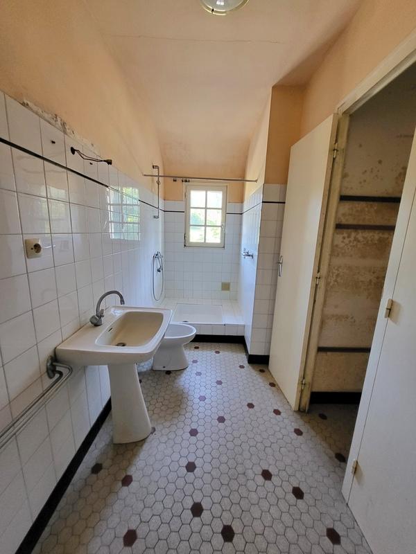 Maison - 161 m² - 9 pièces