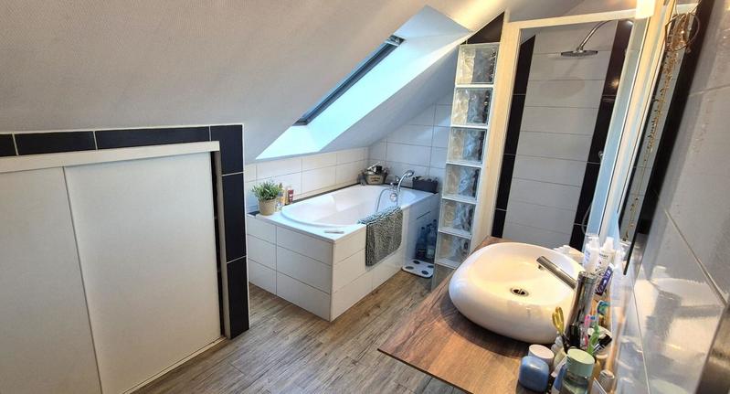 Maison - 95 m² - 5 pièces