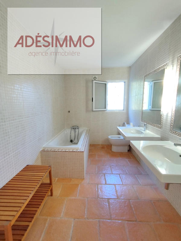 Maison - 270 m² - 9 pièces