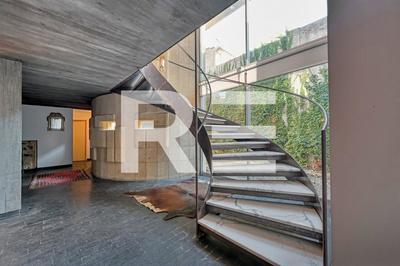 Maison - 250 m² - 9 pièces