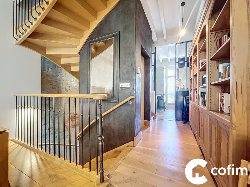 Appartement - 240 m² - 6 pièces