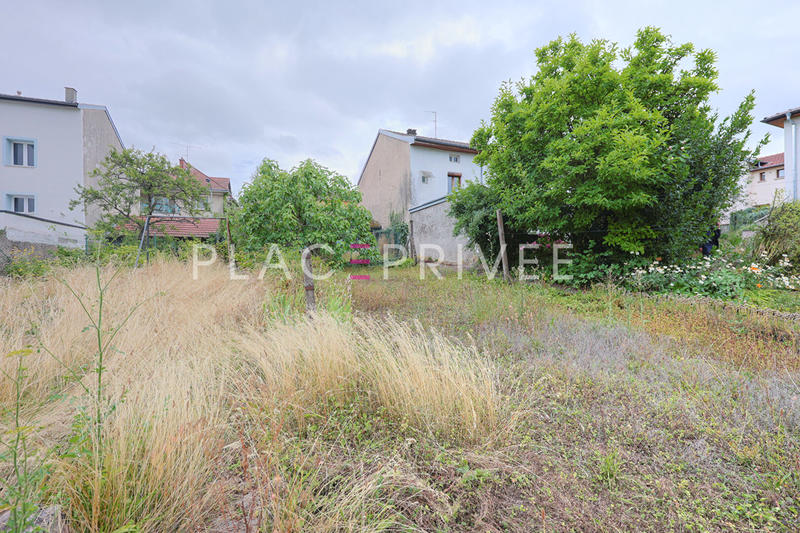 Maison - 1 986 m² - 6 pièces