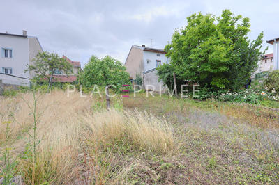 Maison - 1 986 m² - 6 pièces