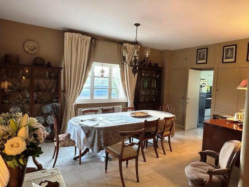 Maison - 275 m² - 12 pièces