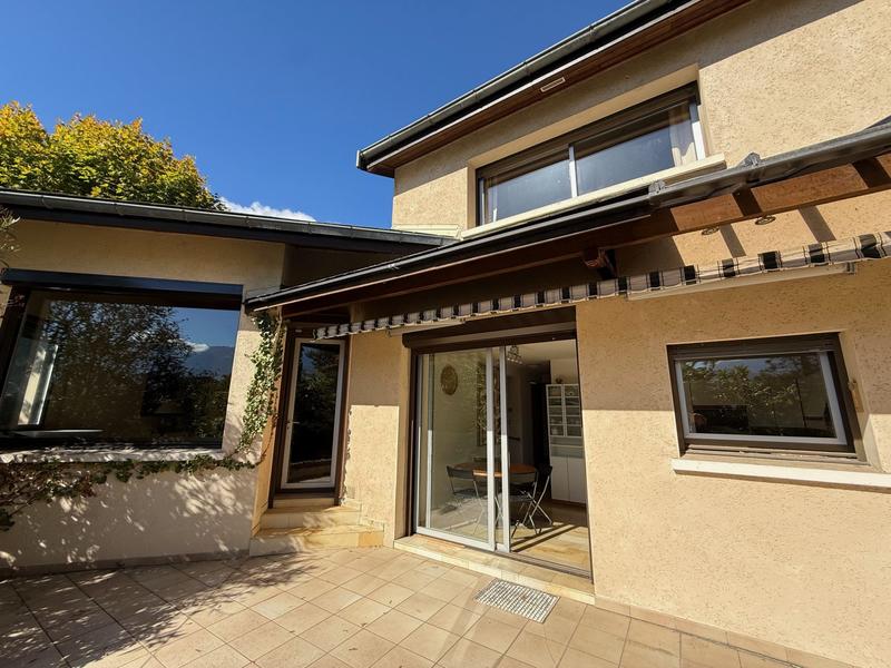 Maison - 189 m² - 6 pièces