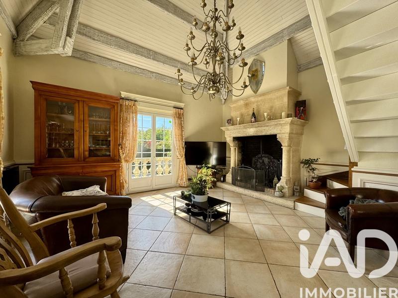 Maison - 300 m² - 8 pièces