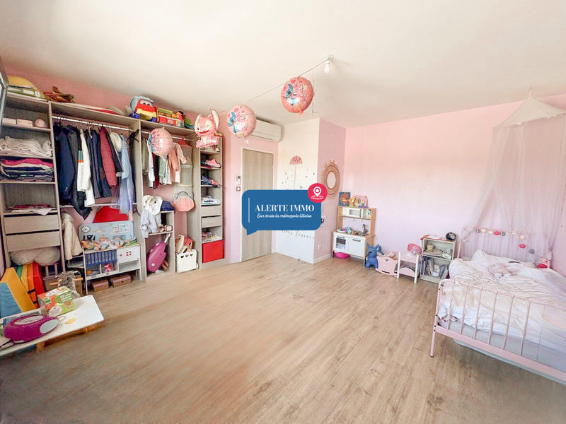 Maison - 243 m² - 7 pièces