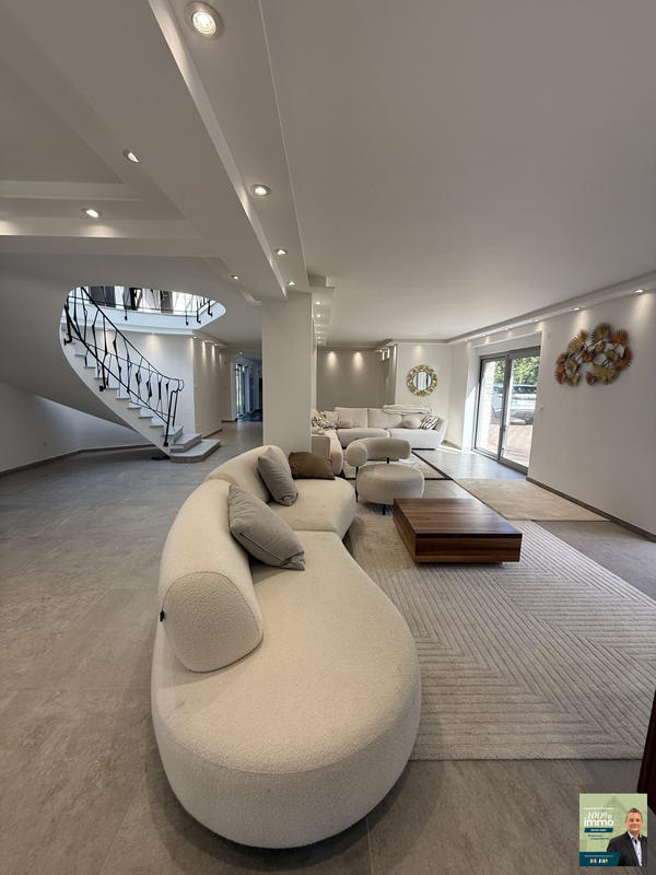 Villa - 486 m² - 11 pièces