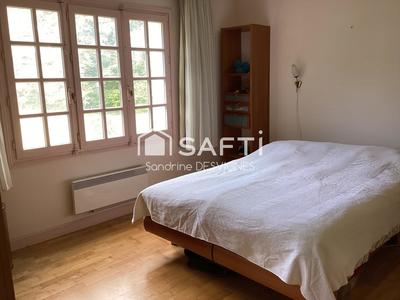 Maison - 210 m² - 8 pièces