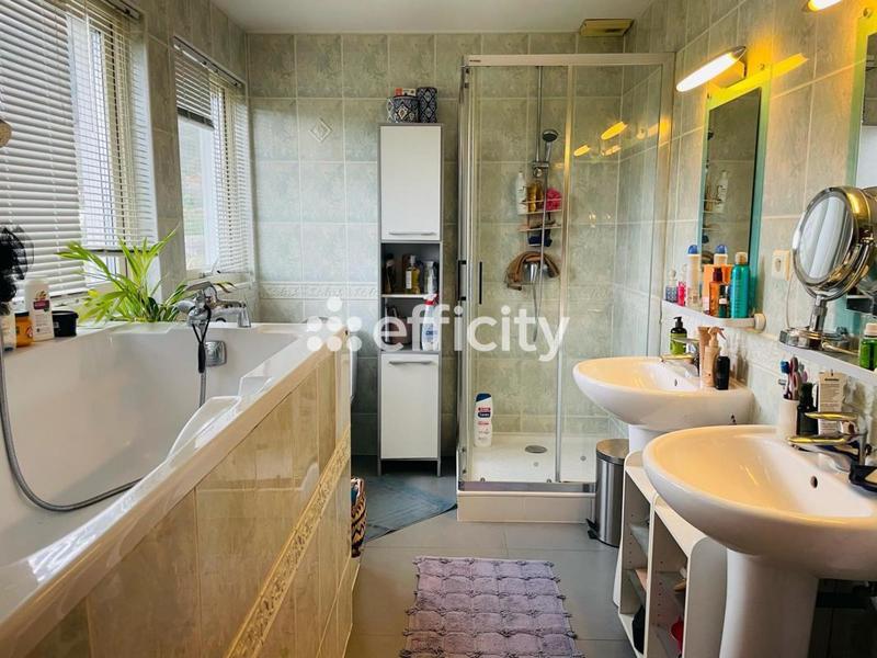 Maison - 232 m² - 8 pièces