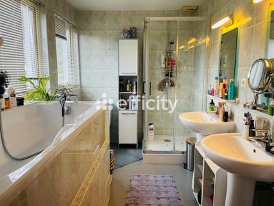 Maison - 232 m² - 8 pièces